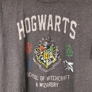 Harry Potter Men's Grey Tshirt size XL‎ EUC Hogwarts